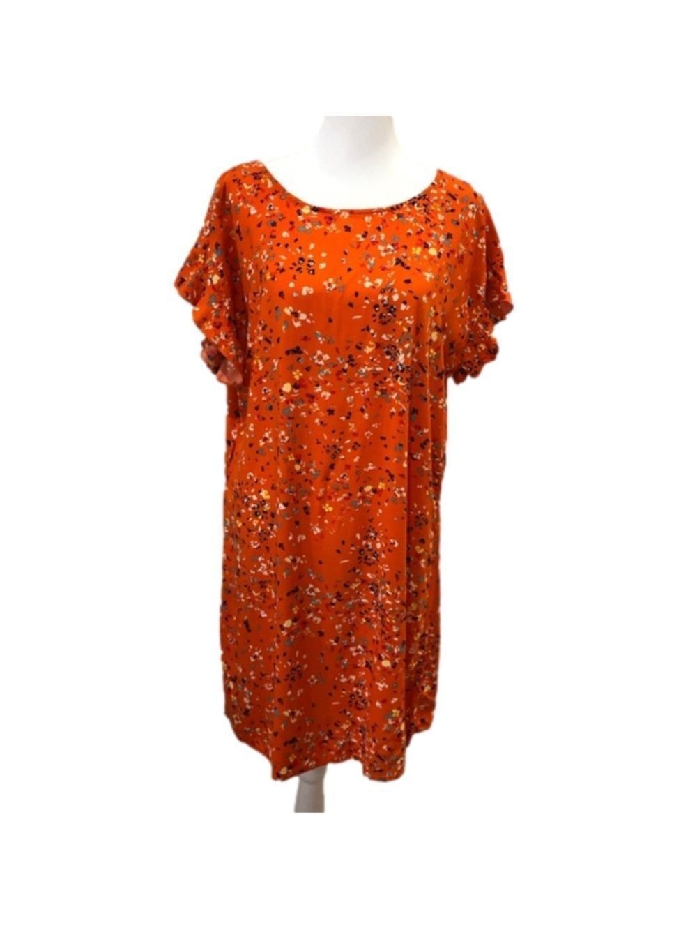 BEACHLUNCHLOUNGE shift style dress with flutter sleeves. Size M